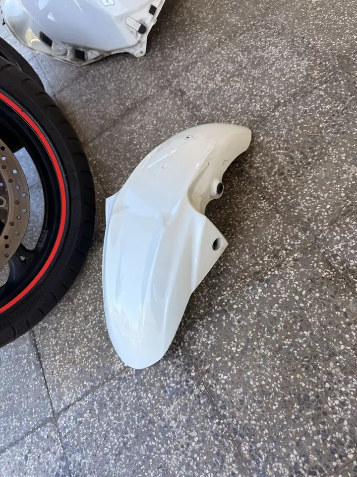 Suzuki GSR 600 – Vista 4