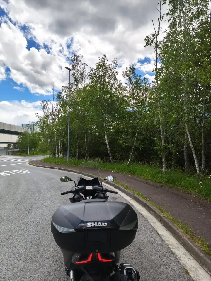 Kymco AK 550 - Vista 2