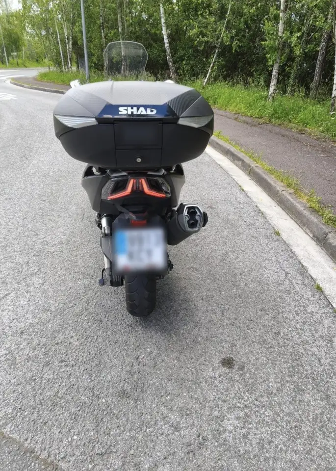 Kymco AK 550 - Vista 5