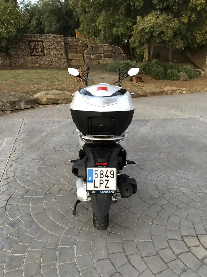 Honda SH 350i – Vista 4