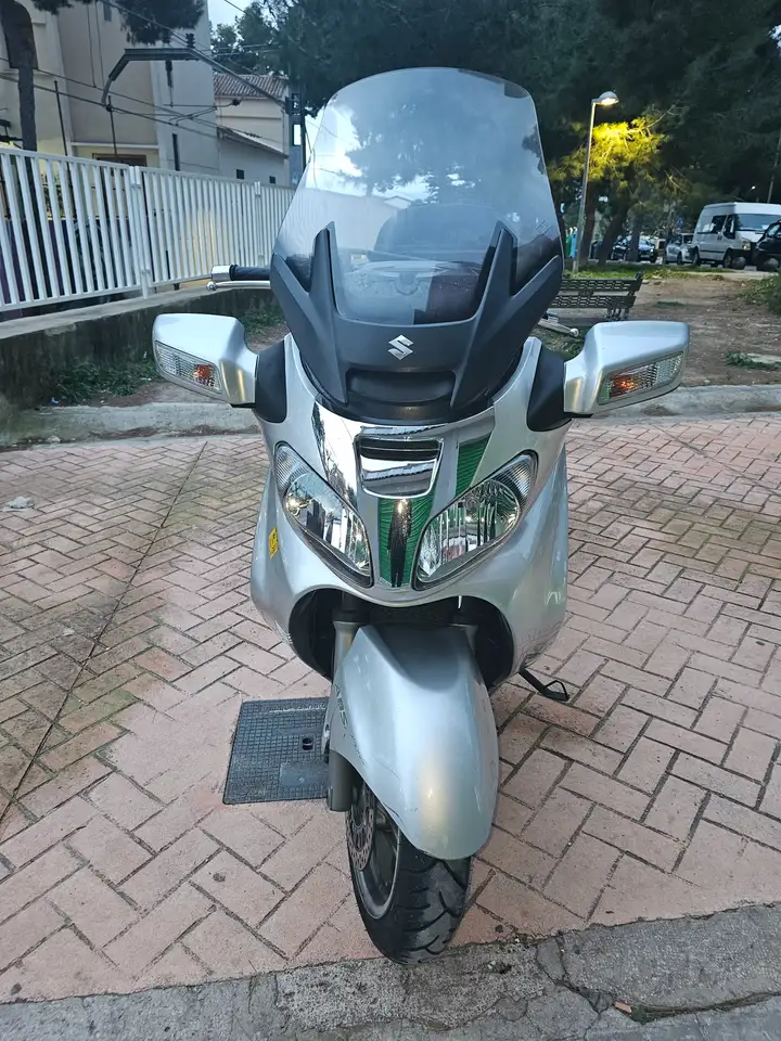 Suzuki Burgman 650 – Vista 11