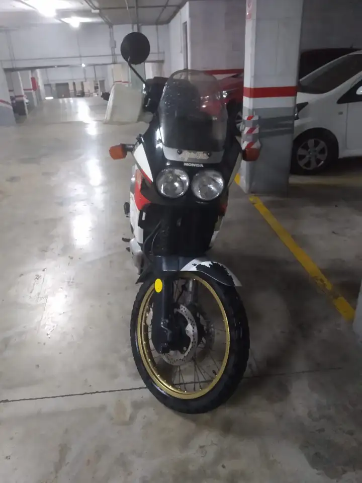 Honda XRV 750 Africa Twin – Vista 5