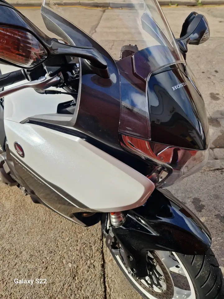 Honda VFR 1200 – Vista 11