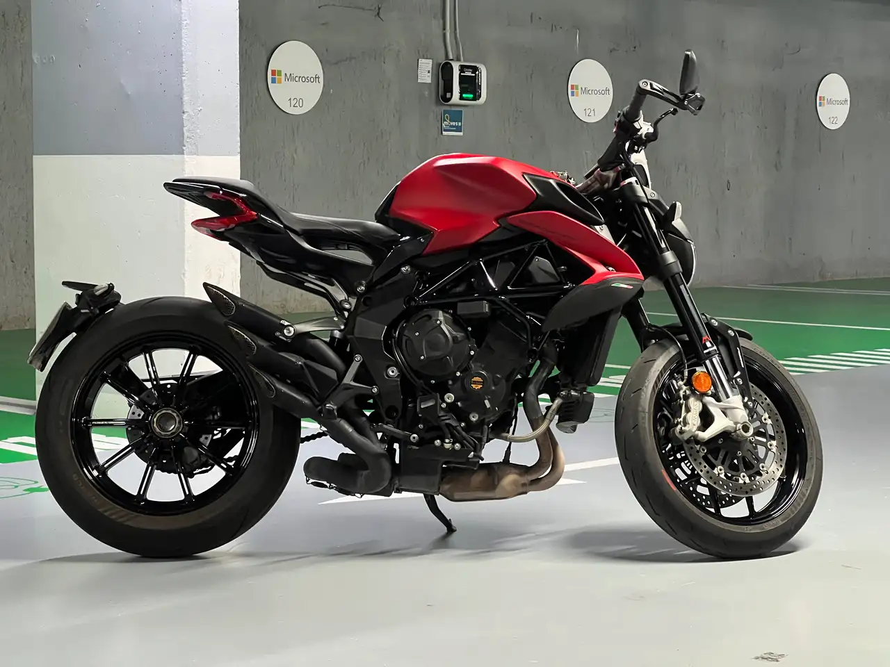 MV Agusta Dragster - Vista 25