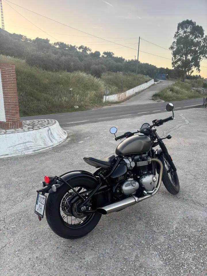 Triumph Bonneville Bobber - Vista 3