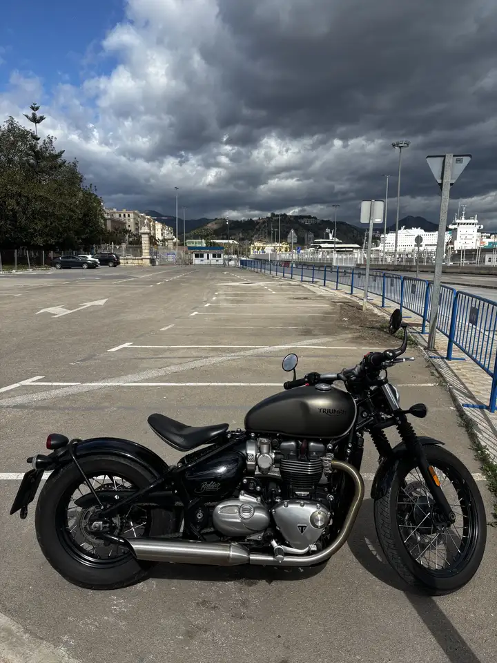 Triumph Bonneville Bobber - Vista 4
