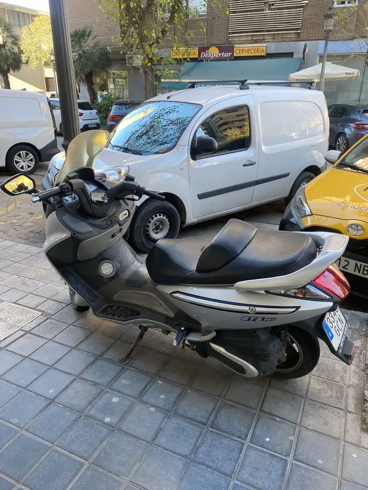 SYM GTS 250 – Vista 3
