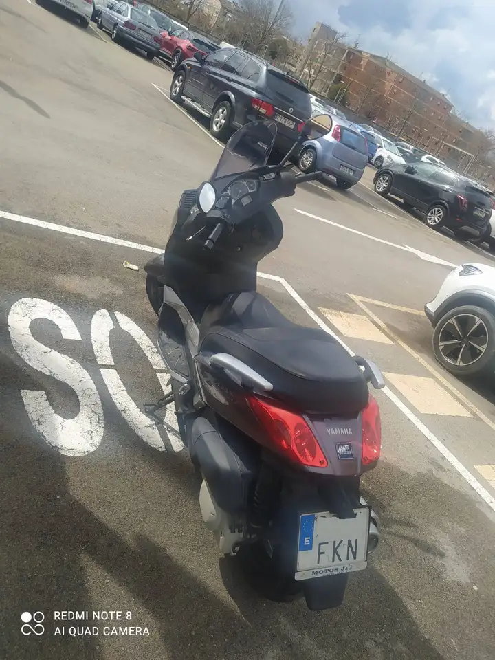 Yamaha XMAX 250 - Vista 4