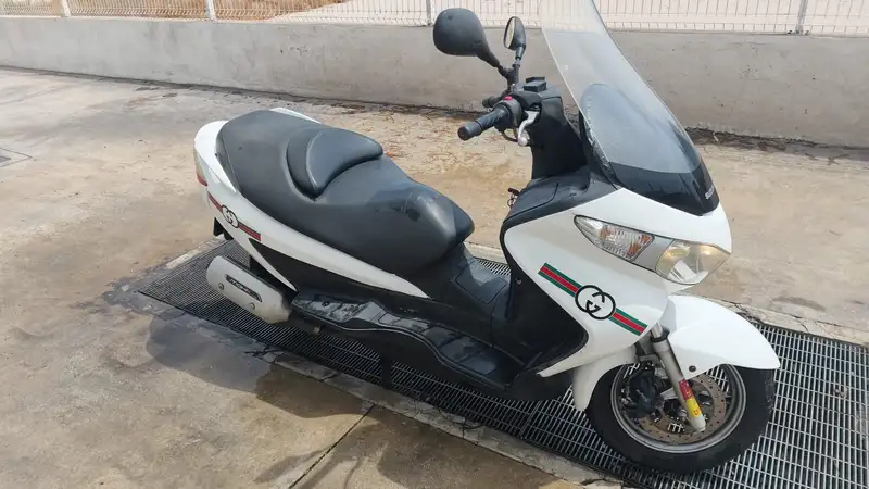 Suzuki Burgman 125 1450 € 2007 Alicante - 1