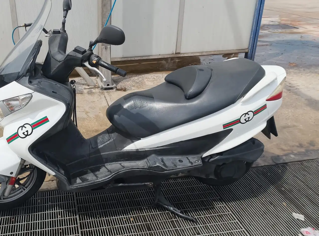 Suzuki Burgman 125 - Vista 3