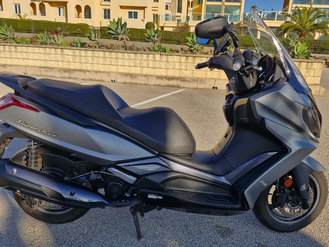 Kymco Super Dink 300 – Vista 3