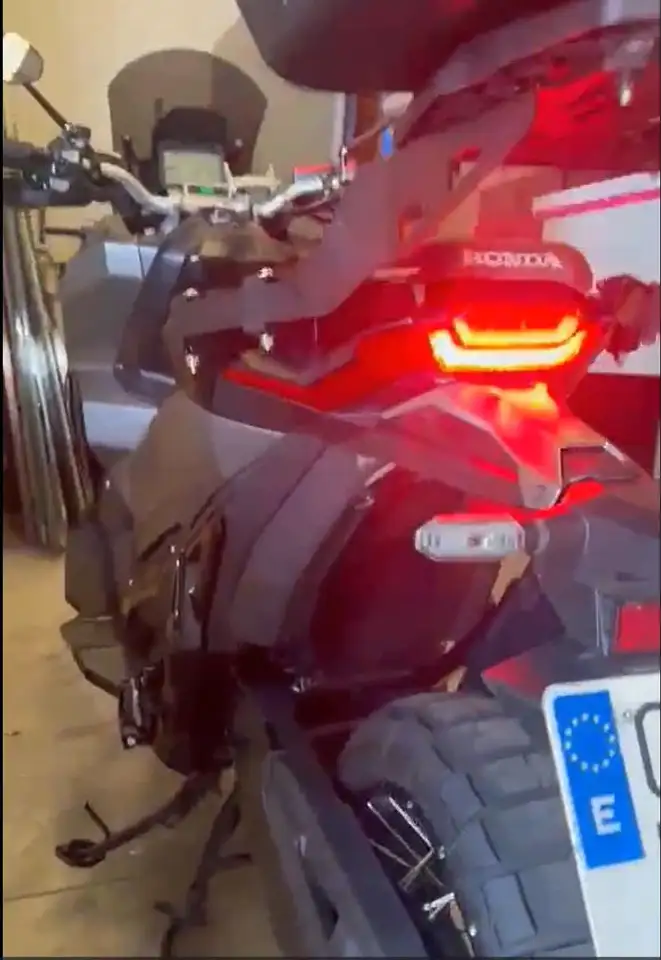 Honda X-ADV - Vista 7