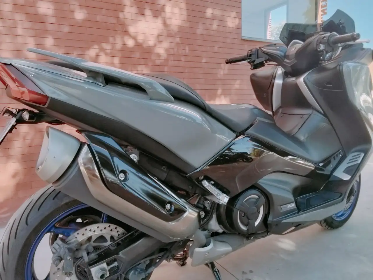 Yamaha TMAX SX – Vista 12