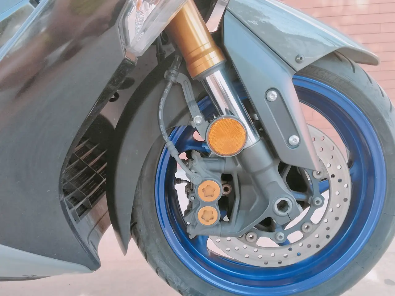 Yamaha TMAX SX – Vista 15