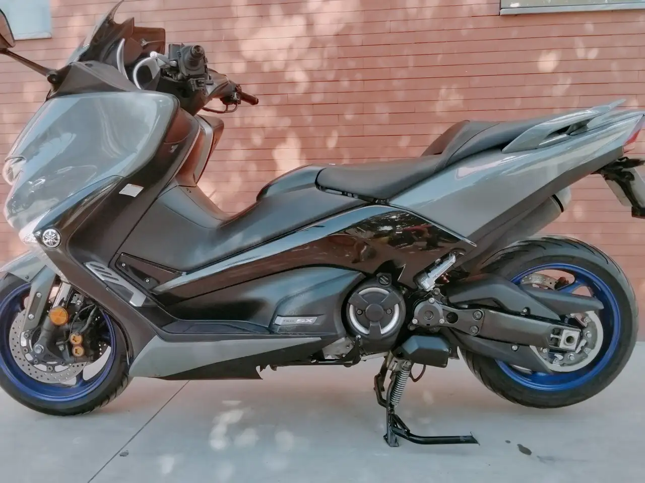 Yamaha TMAX SX – Vista 16