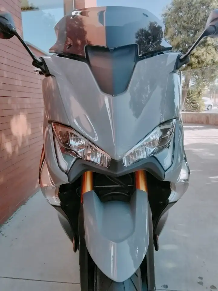 Yamaha TMAX SX – Vista 18