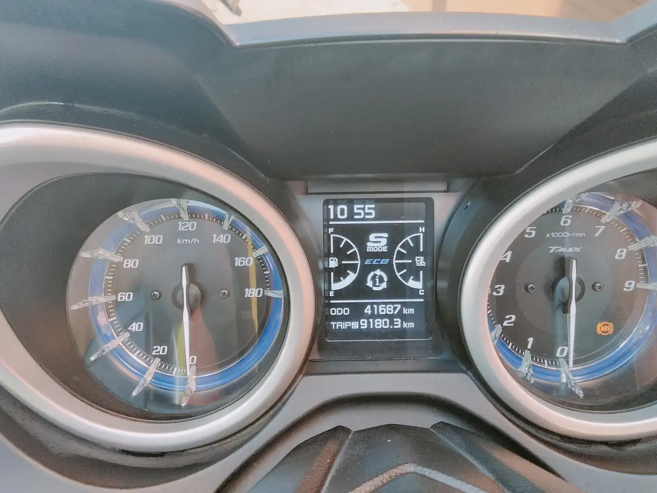 Yamaha TMAX SX – Vista 8