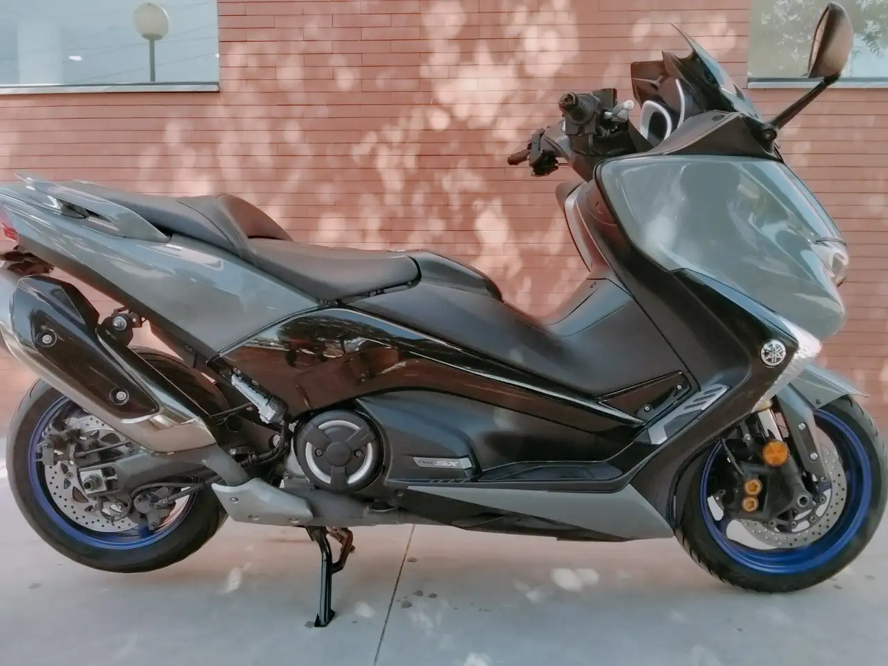 Yamaha TMAX SX – Vista 10