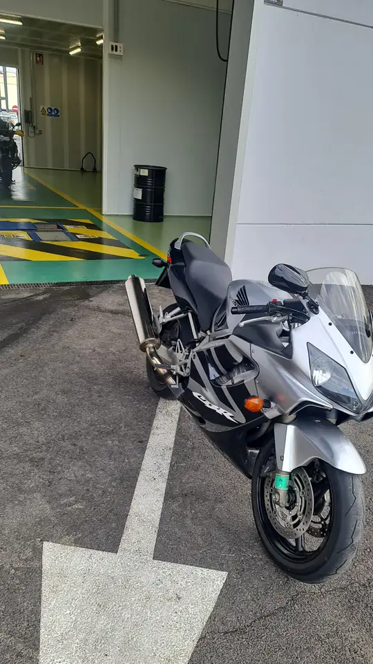 Honda CBR 600 – Vista 3