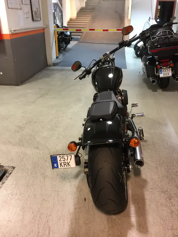 Harley-Davidson Breakout - Vista 11