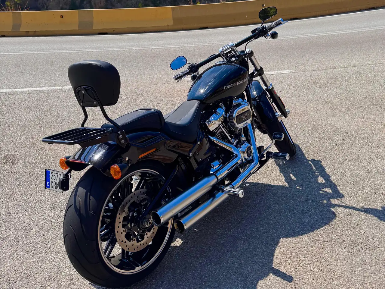 Harley-Davidson Breakout - Vista 5
