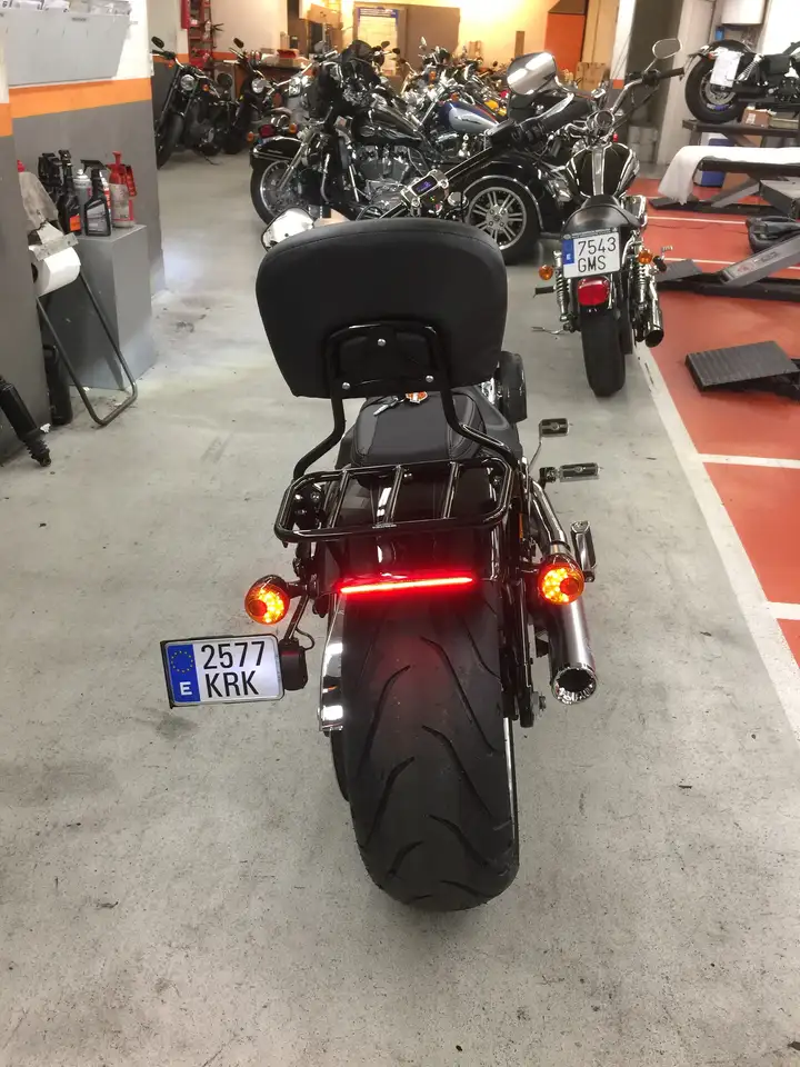Harley-Davidson Breakout - Vista 9