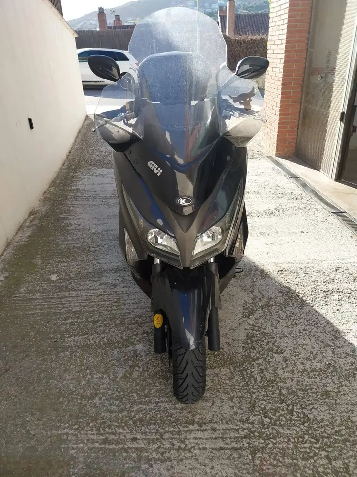 Kymco Grand Dink 300 – Vista 4