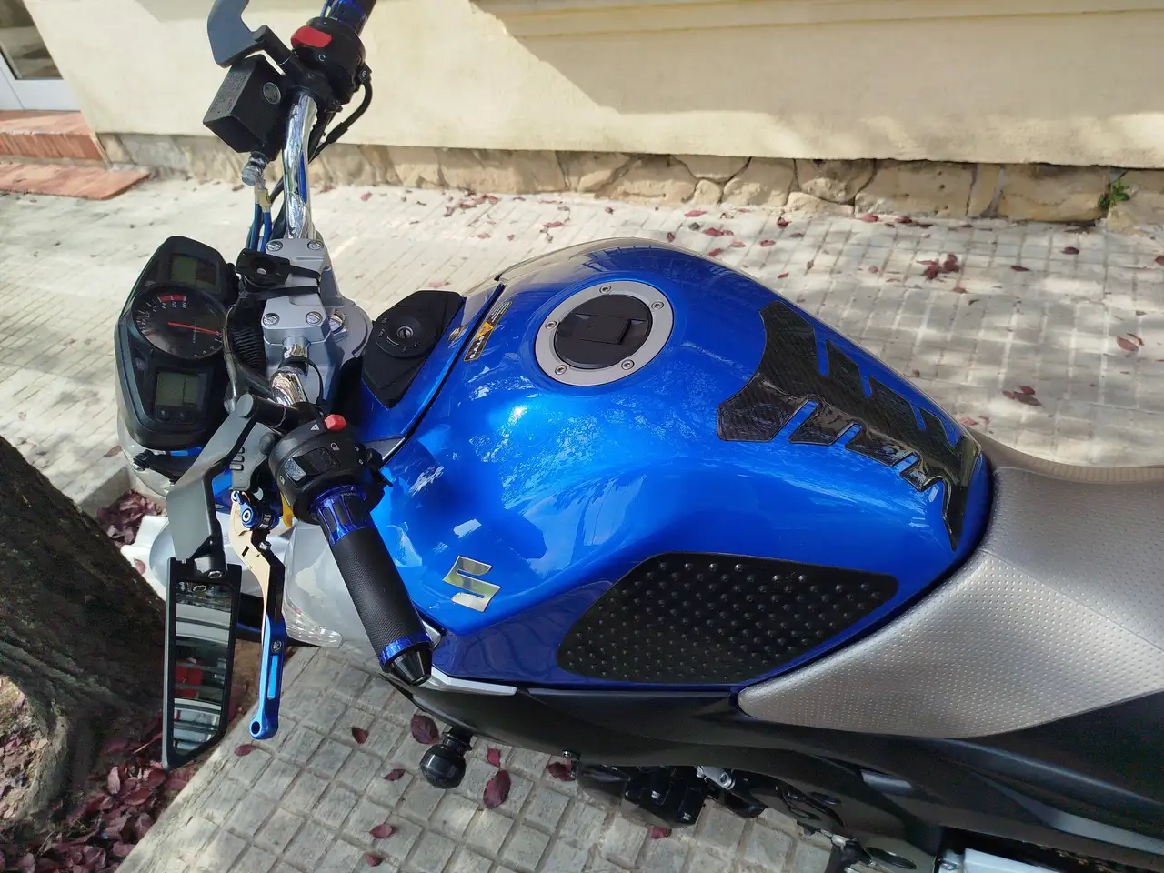Suzuki GSR600 - Vista 14