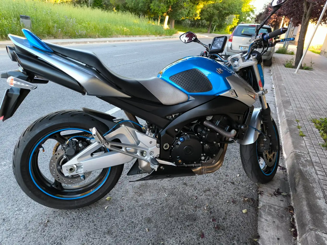 Suzuki GSR600 - Vista 5