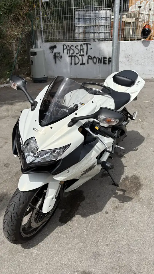 Suzuki GSX-R600 - Vista 11