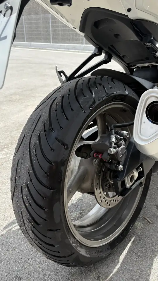 Suzuki GSX-R600 - Vista 13