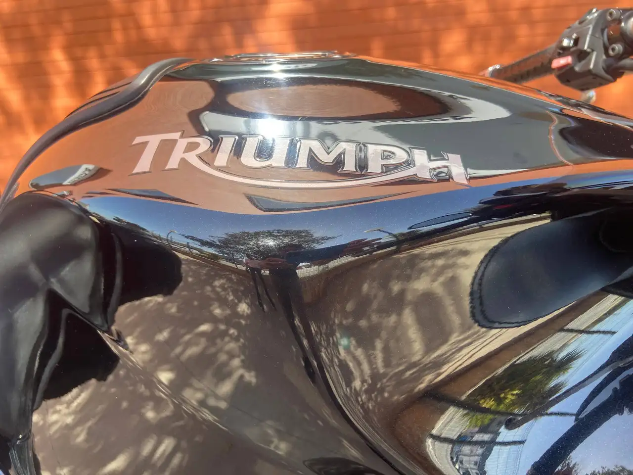 Triumph Sprint ST – Vista 11