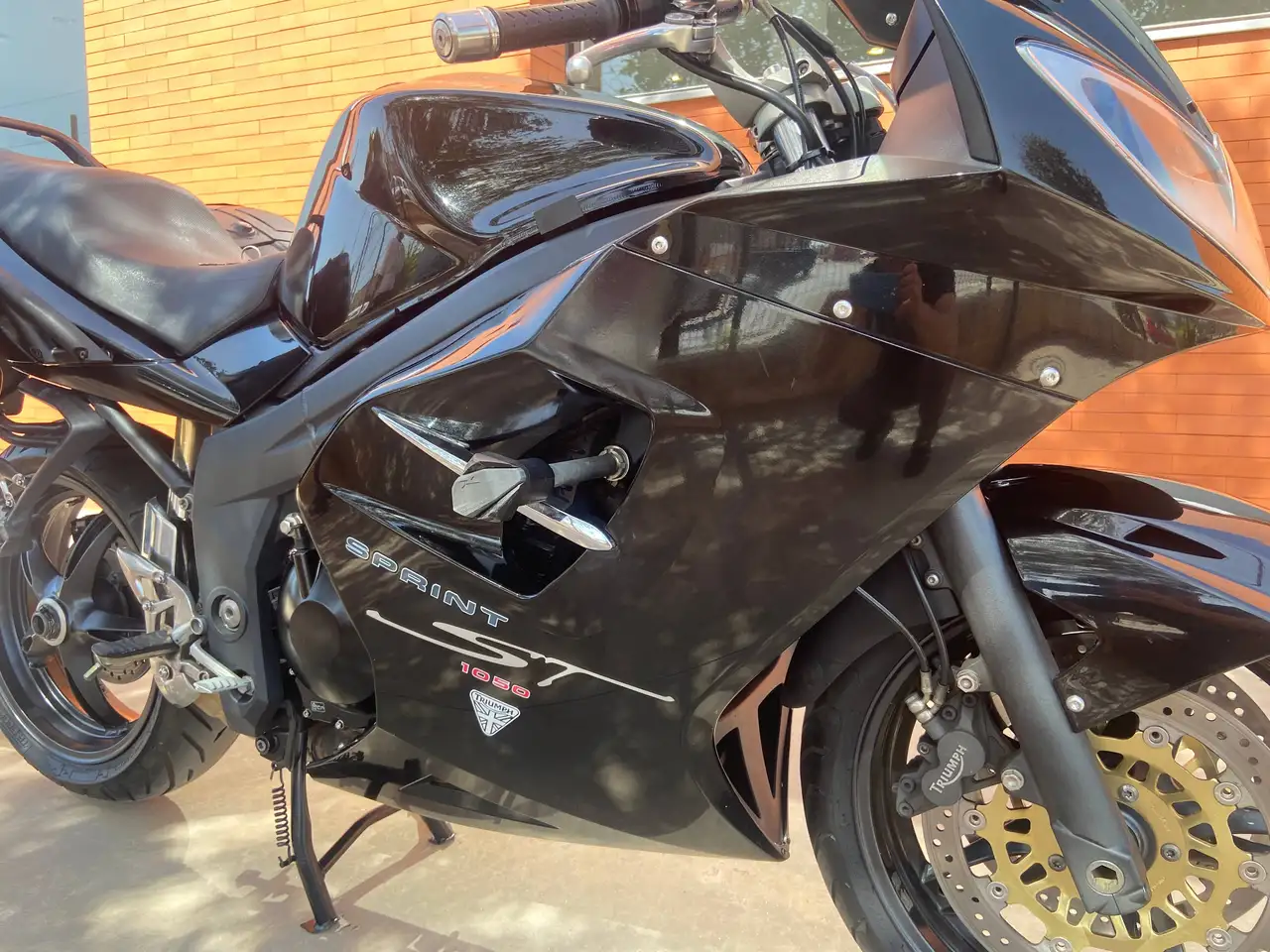 Triumph Sprint ST – Vista 8