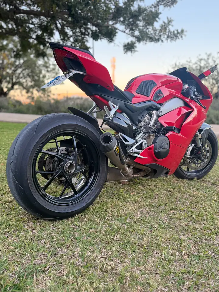 Ducati Panigale V4 - Vista 3