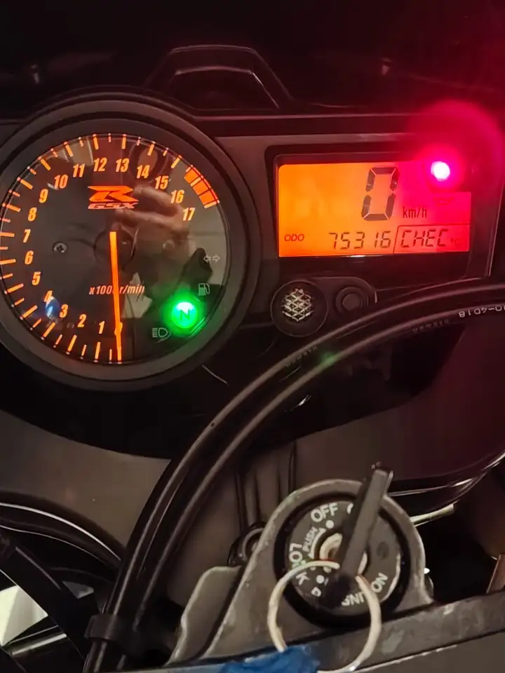 Suzuki GSX-R600 - Vista 3