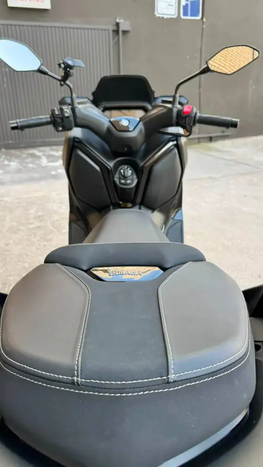 Yamaha XMAX 300 - Vista 5