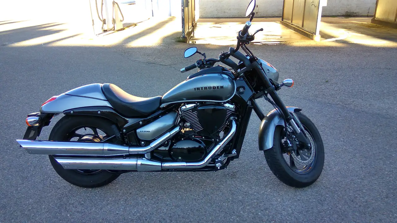 Suzuki Intruder M – Vista 2