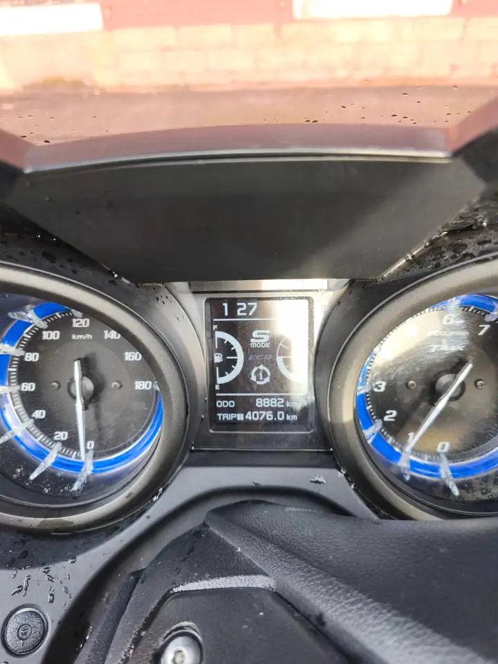 Yamaha TMAX 560 – Vista 4