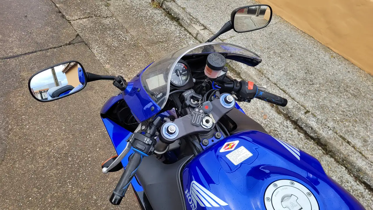 Honda CBR 900 RR Fireblade – Vista 11