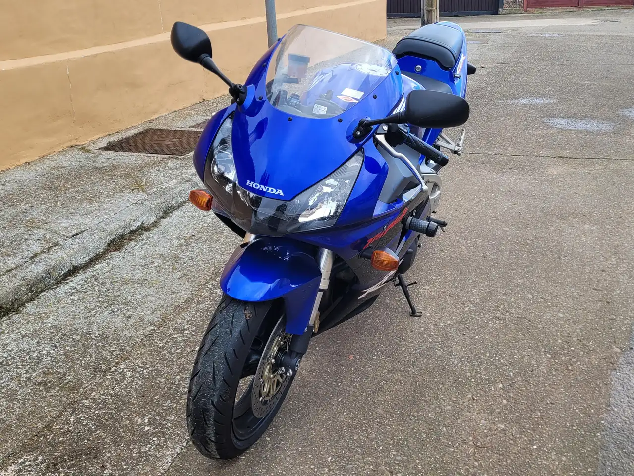 Honda CBR 900 RR Fireblade – Vista 4