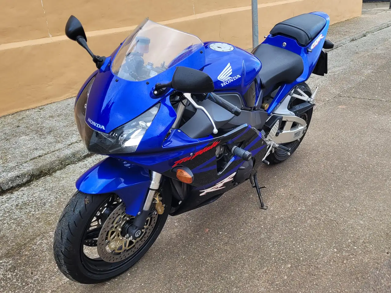 Honda CBR 900 RR Fireblade – Vista 5