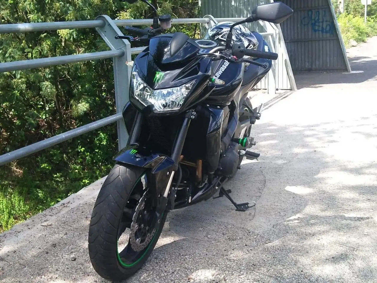 Kawasaki Z750 - Vista 3