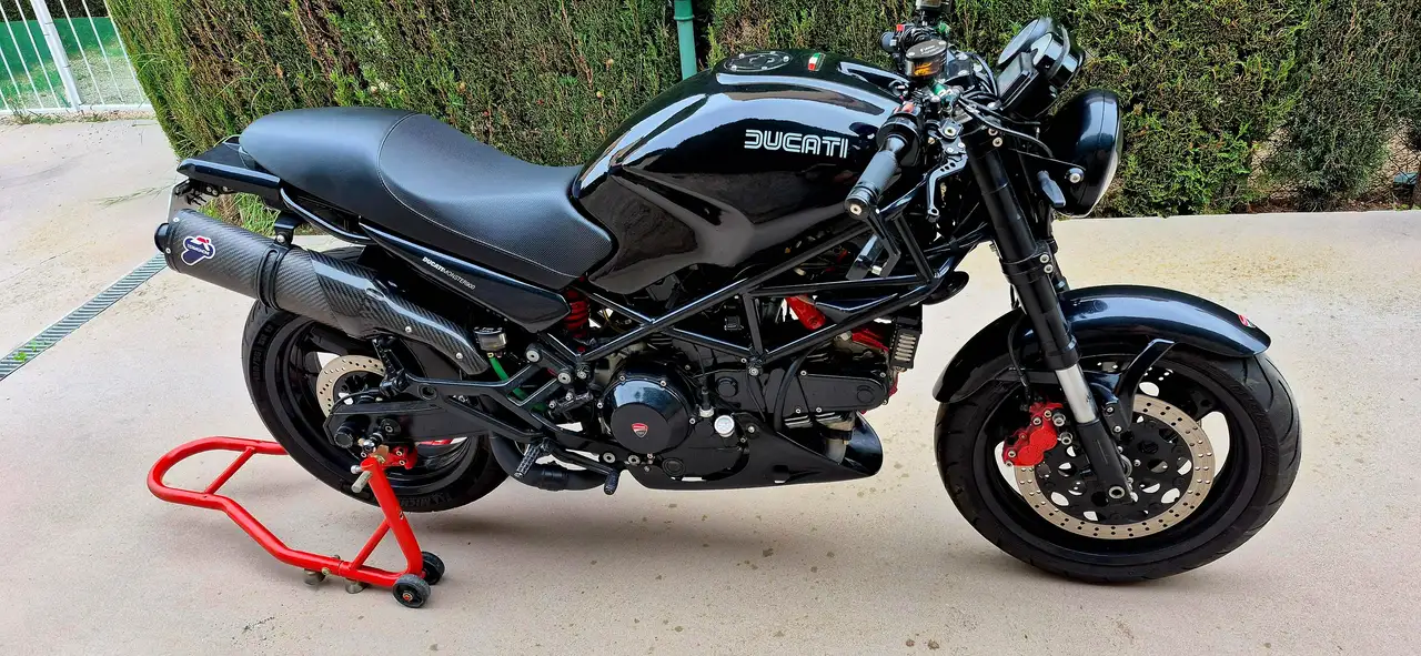 Ducati Monster 900 – Vista 3
