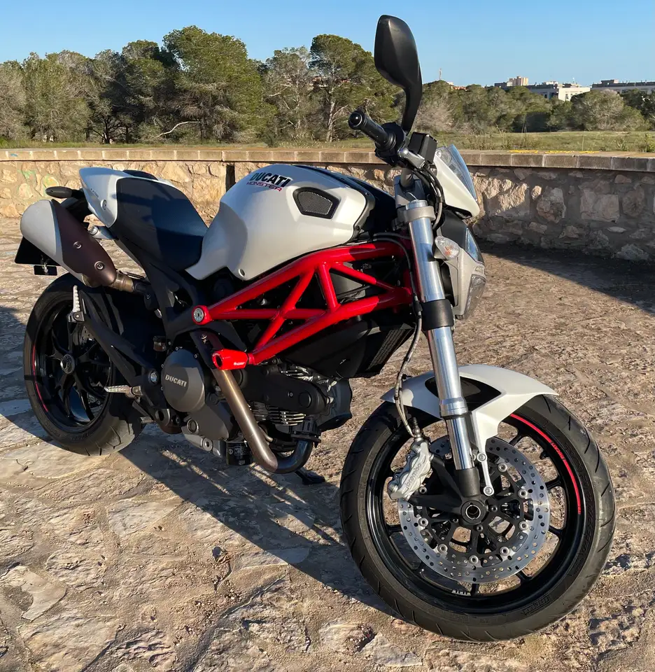 Ducati Monster 796 – Vista 3
