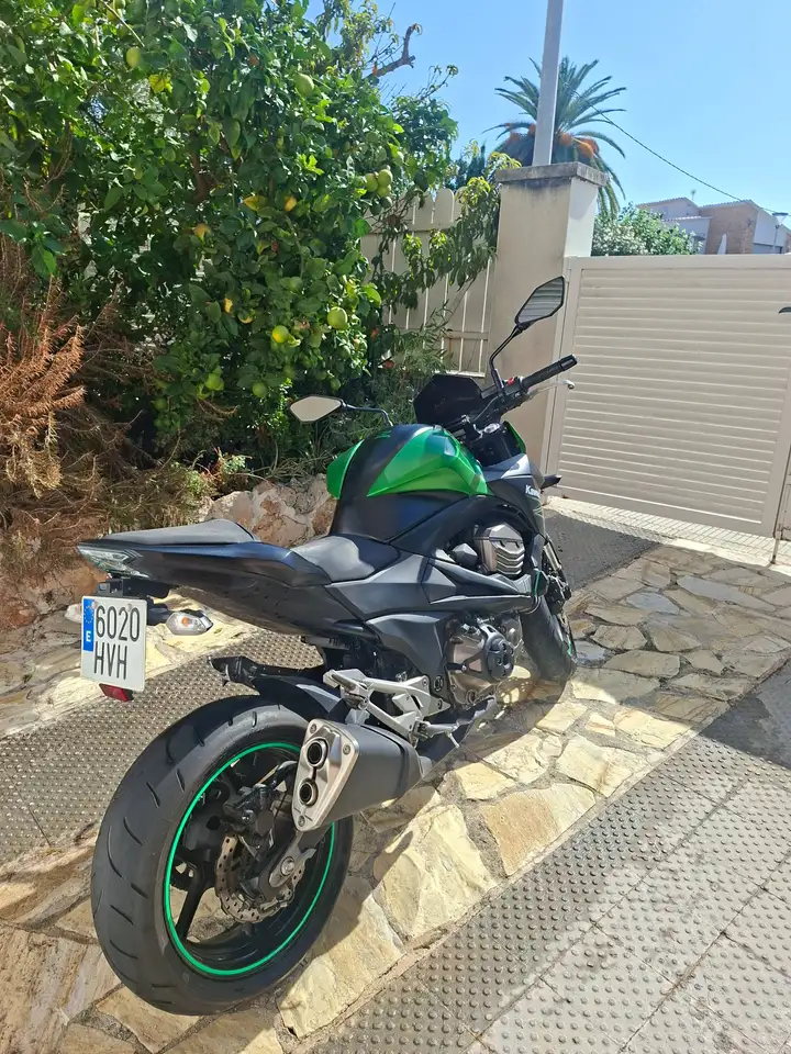 Kawasaki Z800 - Vista 3