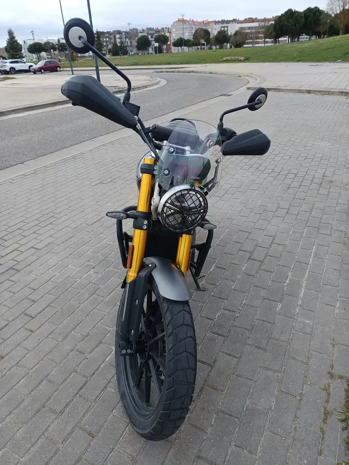 Triumph Scrambler 400 X – Vista 3