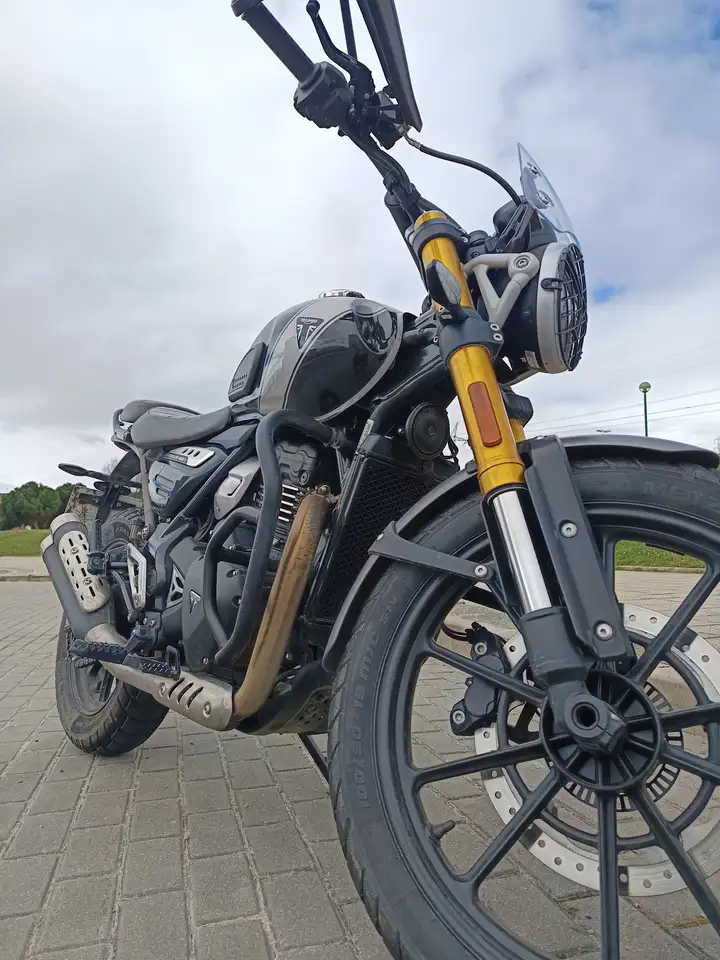 Triumph Scrambler 400 X – Vista 7