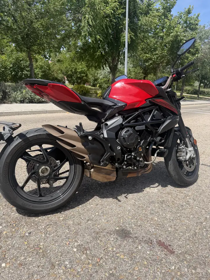 MV Agusta Brutale 800 – Vista 7