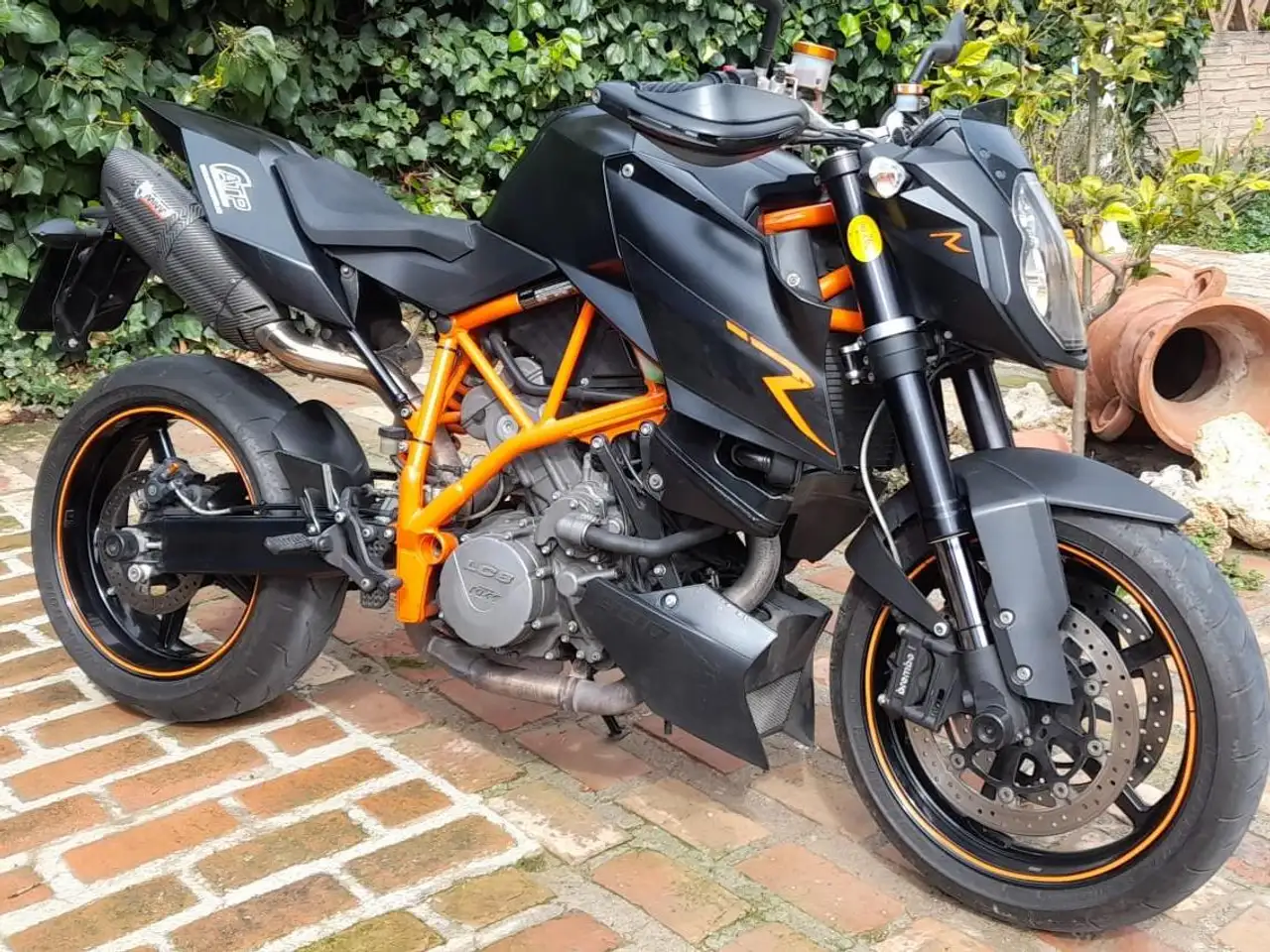 KTM 990 Super Duke – Vista 3