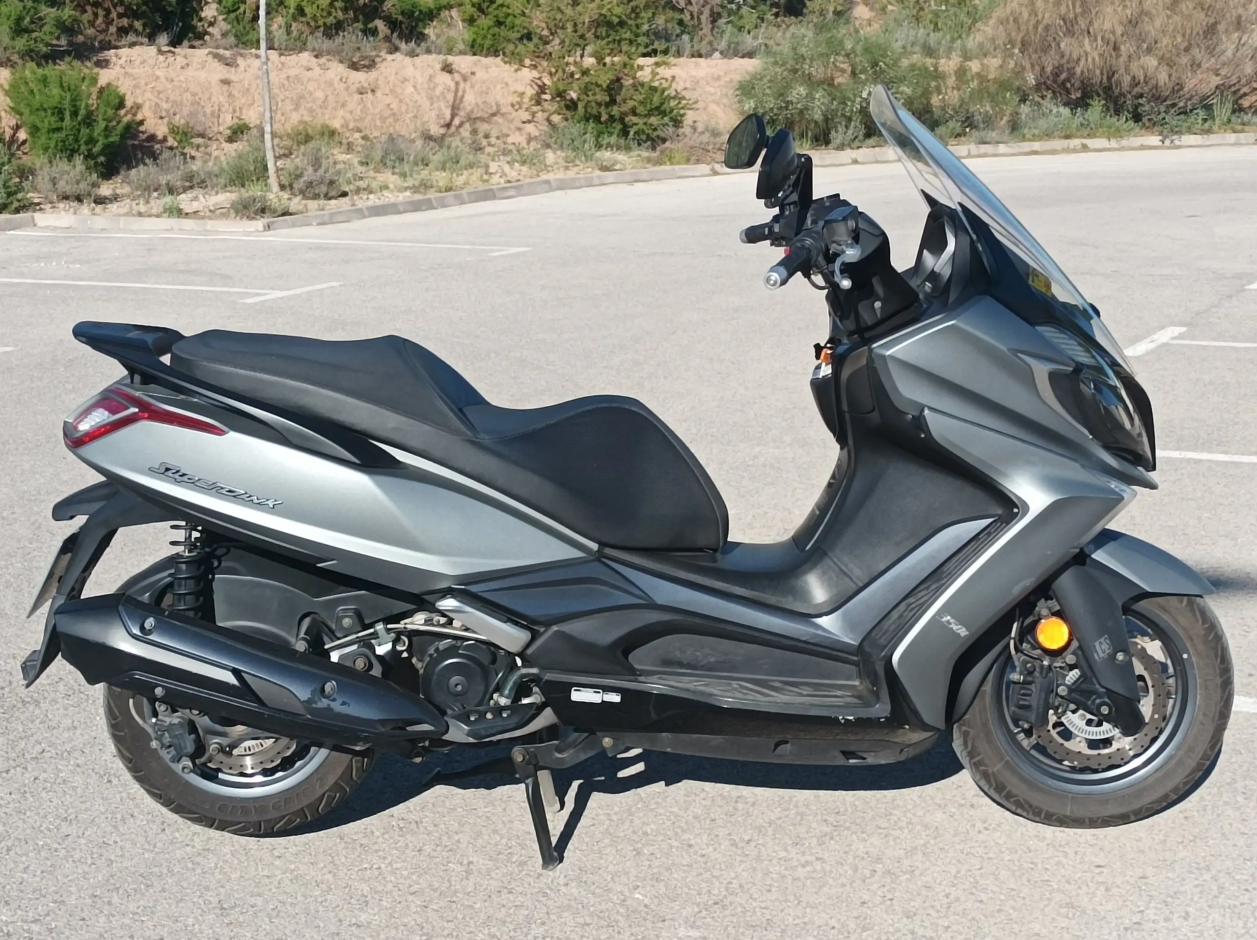 Kymco Super Dink 300 – Vista 2